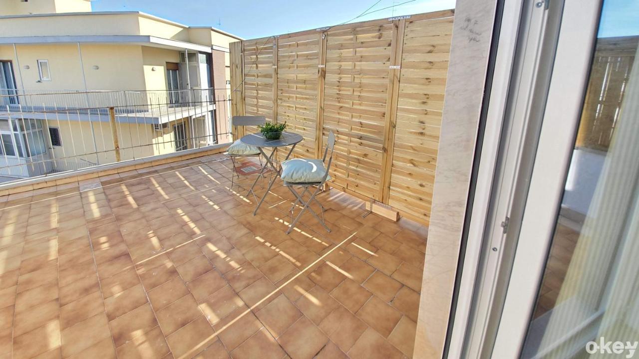 Blue Sky Rooftop Rooms - Bari Policlinico Экстерьер фото